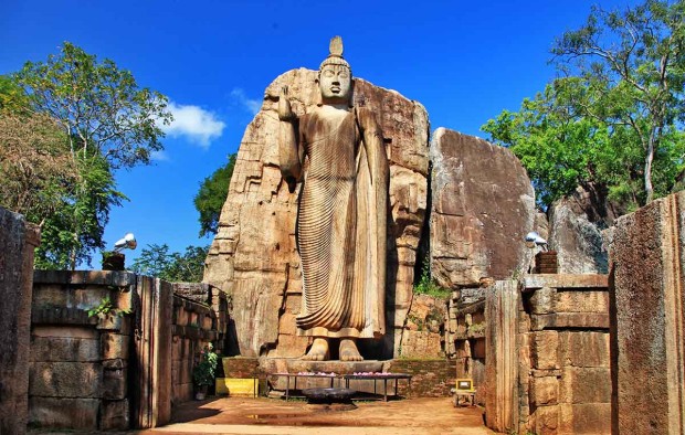 Big statue of Buddha - Awukana , Sri lanka - Lumle holidays